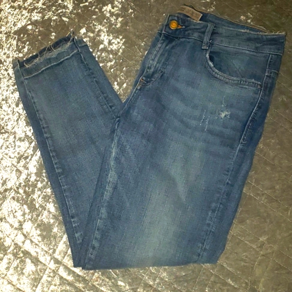 Zara Cropped Light Blue Jeans with Raw Hem - Picture 1 of 8